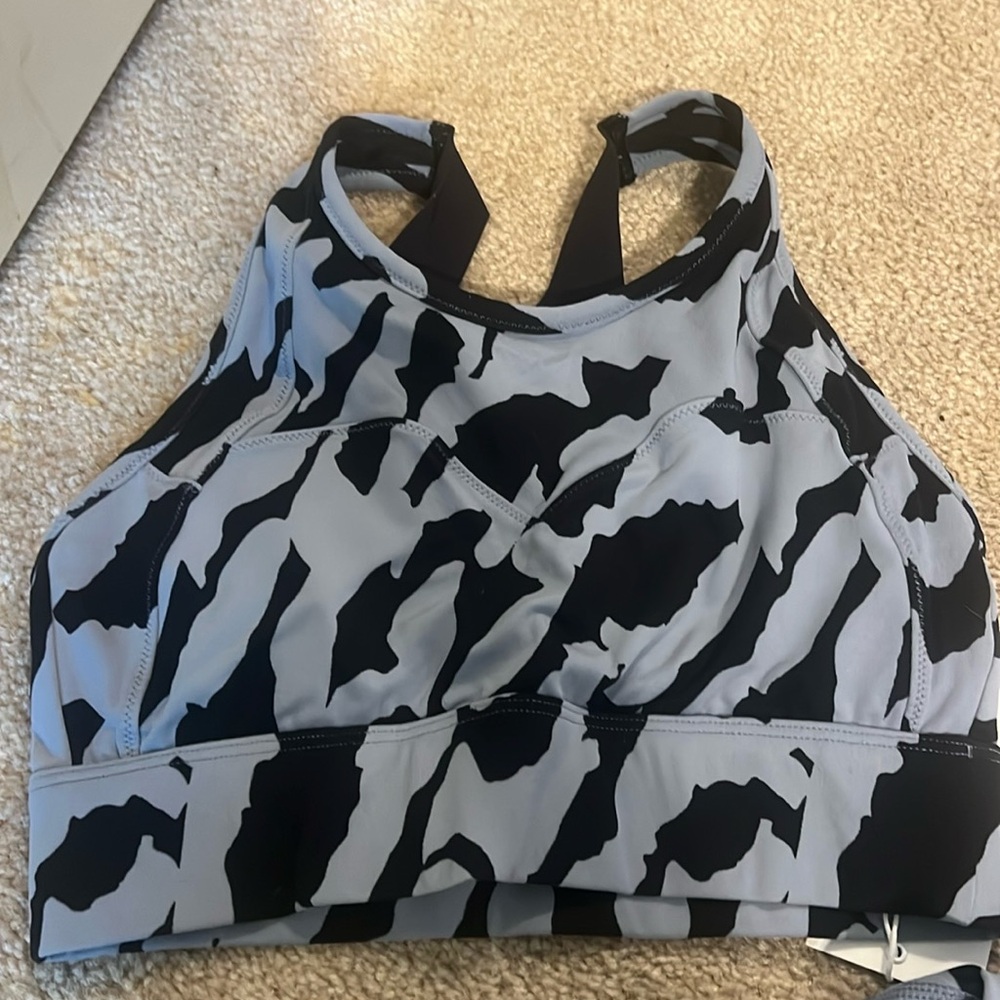 Never worn Varley butter soft work out set. Size small